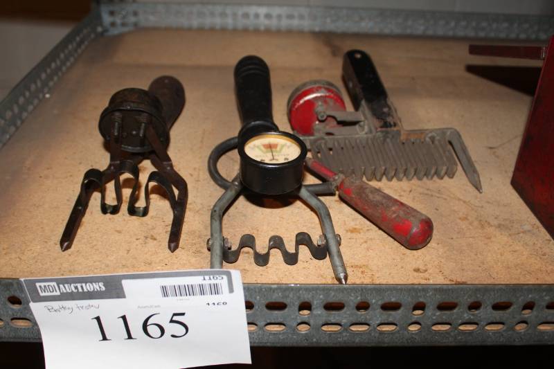 lot 1165 image: Battery Tester Tools