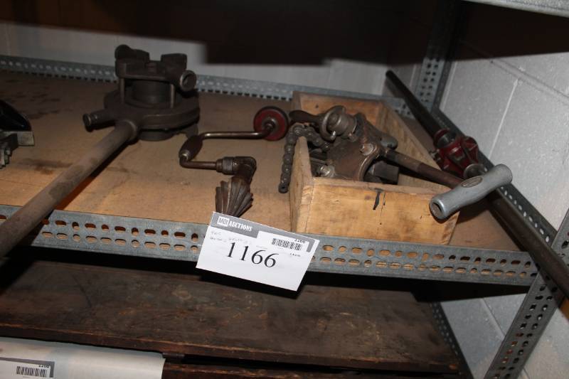 lot 1166 image: Pipe Threader, Pipe Cutters