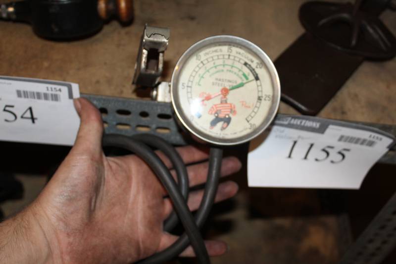 lot 1148 image: Hastings Vintage Steel Vent 30in.lb. Vacuum Gauge