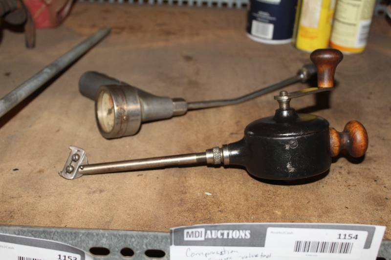 lot 1154 image: Compression Tester Gauge, Valve Tool