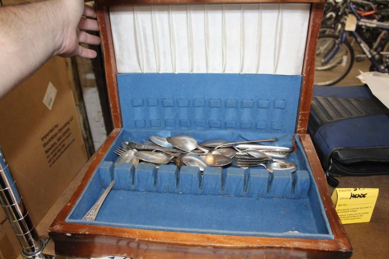 lot 107 image: Silverware with Wood Flatware Case