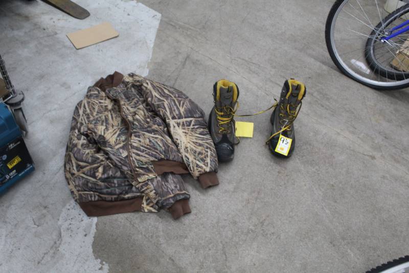 lot 123 image: Hunting Camoflage Jacket and Insulated Hunting Boots