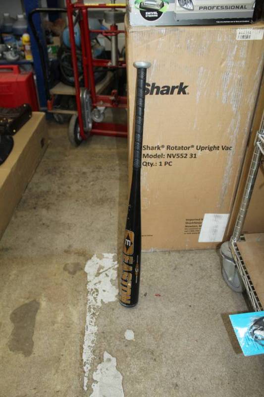 lot 121 image: Easton C405 High Performance Alloy Baseball Bat