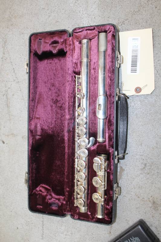 lot 115 image: Armstrong Flute with Case