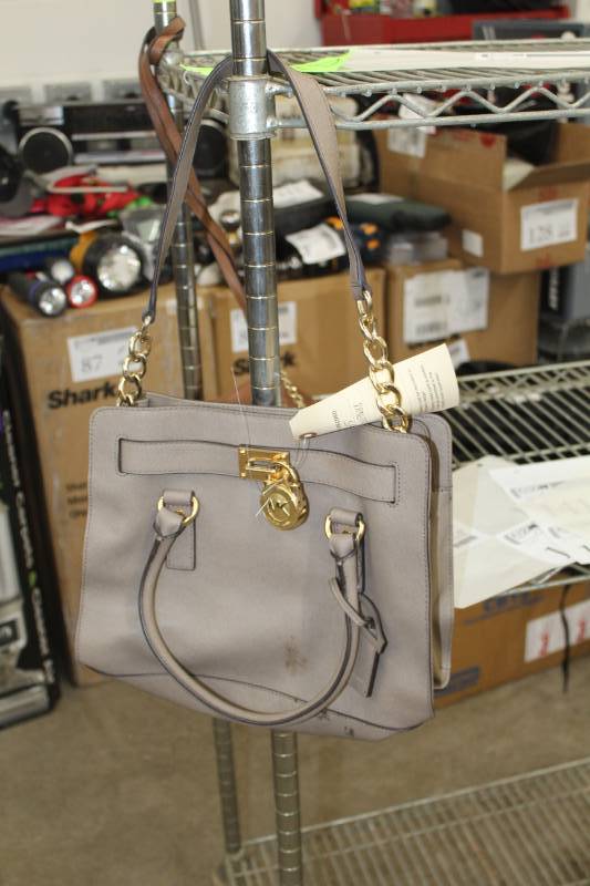 lot 139 image: Michael Kors Womens Purse