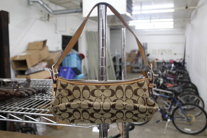 lot 140 image: Coach Womens Purse