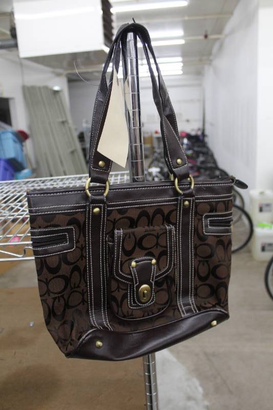 lot 140C image: Coach Womens Purse