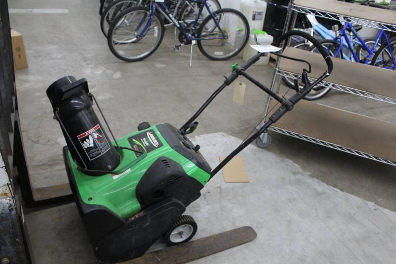 lot 75 image: Lawn-boy 20in. Insight Snow Thrower with Electric Start Duraforce Snow Engine