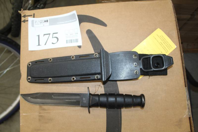 lot 175 image: Survival Knife with Sheath