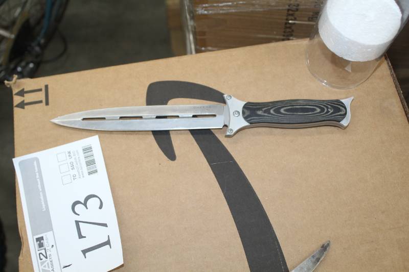 lot 173 image: Straight Knife
