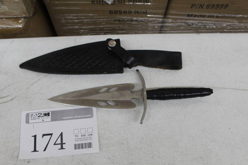 lot 174 image: Amazon Tear Drop Straight Knife with Sheath