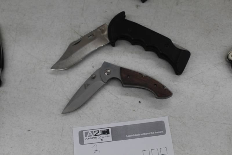 lot 188 image: Lot of (2) Folding Knives