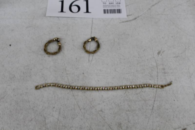 lot 161 image: Womens Earrings, 8in. Gold Necklace