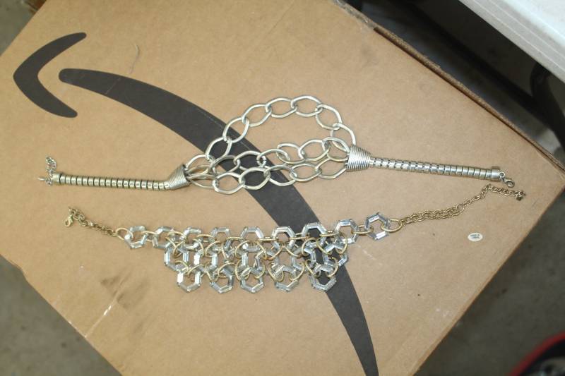 lot 164 image: Lot of (2) Womens 17in. Necklaces