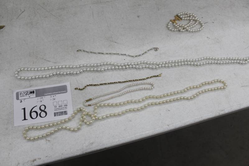 lot 168 image: Lot of (5) Womens Pearl Necklaces