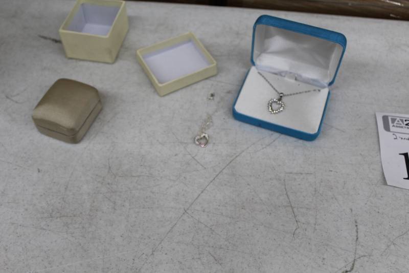 lot 165 image: Lot of (2) Womens Necklaces