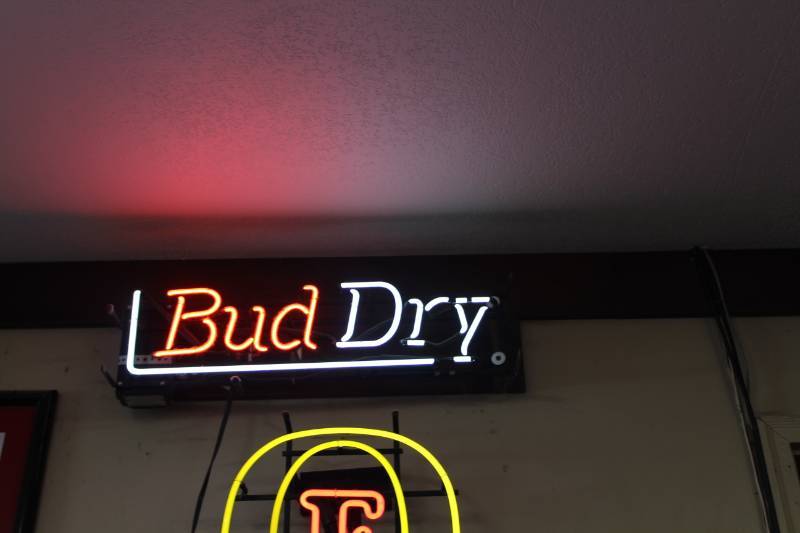 lot 3 image: Bud Dry Neon Light