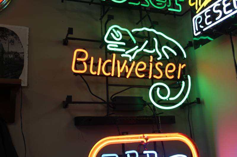 lot 8 image: Budweiser Neon Light