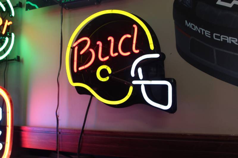 lot 11 image: Bud Helmet Neon Light