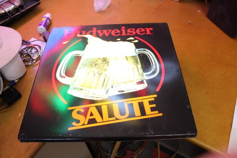 lot 14 image: Budweiser Salute Lighted Wall Dcor