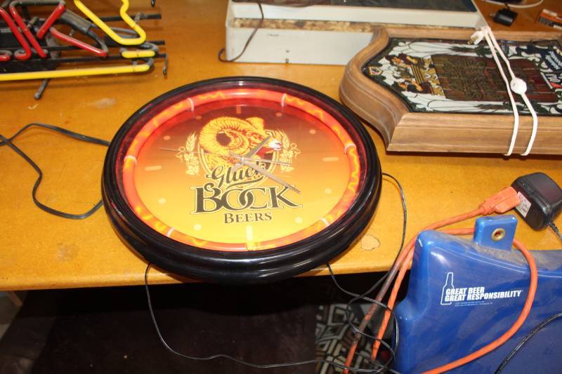 lot 24 image: Gluek Bock Neon Wall Clock