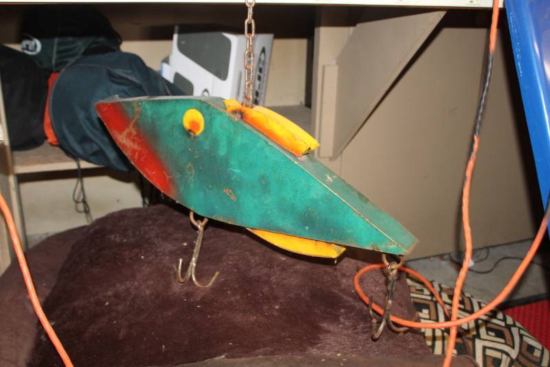 lot 23 image: Fish Wall Dcor