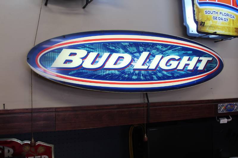 lot 28 image: Bud Light Wall Light