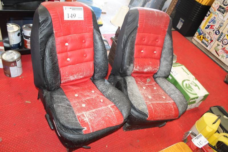 lot 149 image: Lot of (2) Racing Bucket Seat Chairs