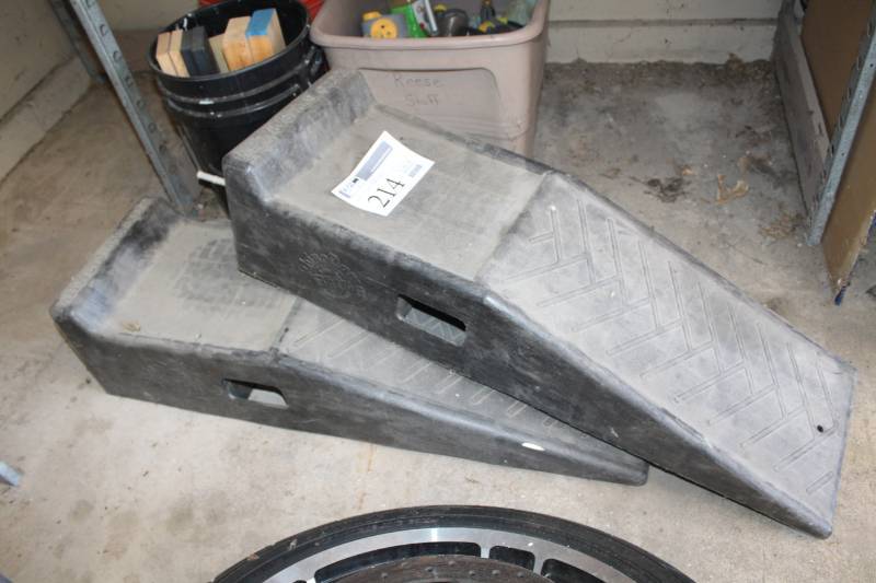 lot 214 image: Lot of (2) Car Ramps