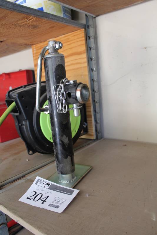 lot 204 image: 2000 lb. Trailer Jack