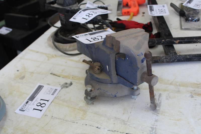 lot 182 image: Bench Vise