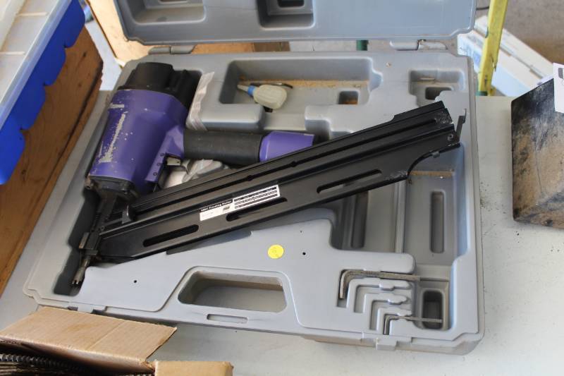 lot 175 image: Framing Nailer 04041, Carry Case, Box of Nails