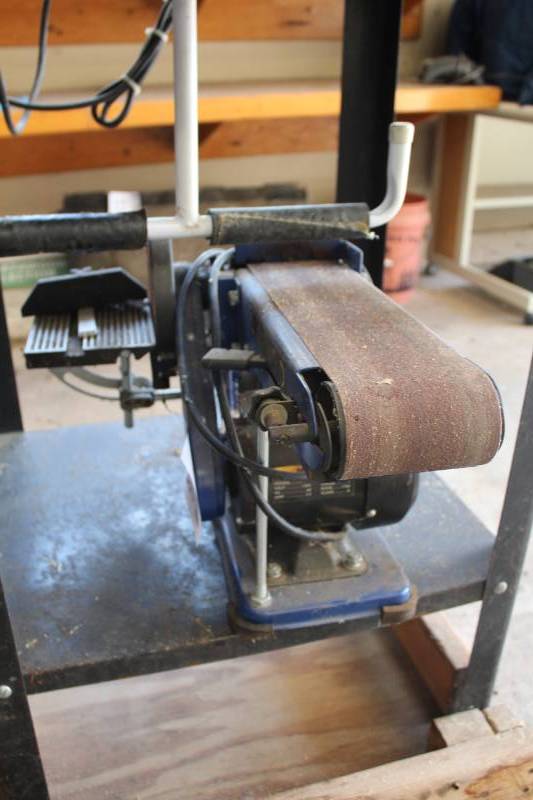 lot 218 image: Wen 4x16in. BeltDisc Sander