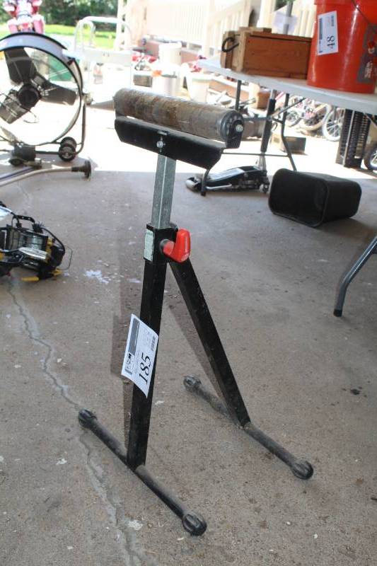 lot 185 image: Adjustable Roller Stand