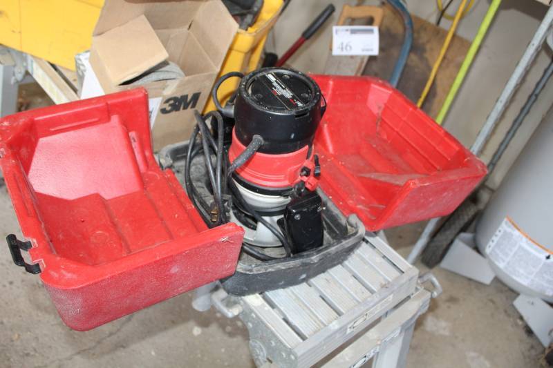 lot 195 image: Craftsman Router with Case