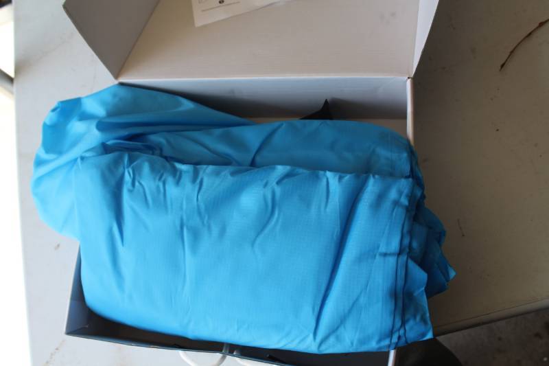 lot 239 image: LazyAire Inflatable Arm Chair