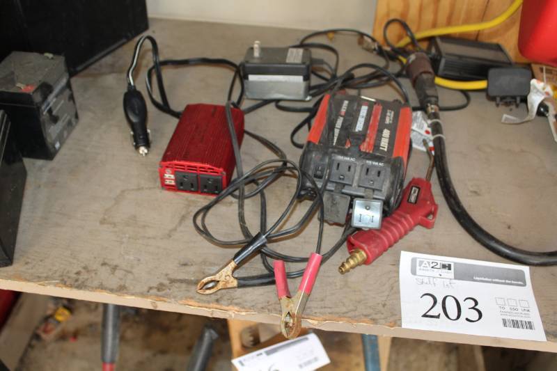 lot 203 image: Black&Decker MAXX SST 400W Power Inverter, Bestek 300W Power Inverter