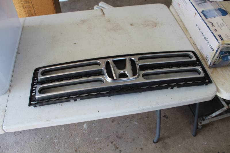 lot 240 image: 2006 Honda Ridgeline Grill
