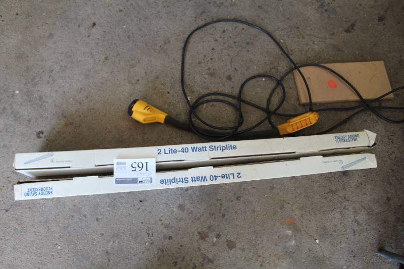 lot 165 image: Lot of (3) Two 2-Light 40W Striplites, Black&Decker SnakeLight