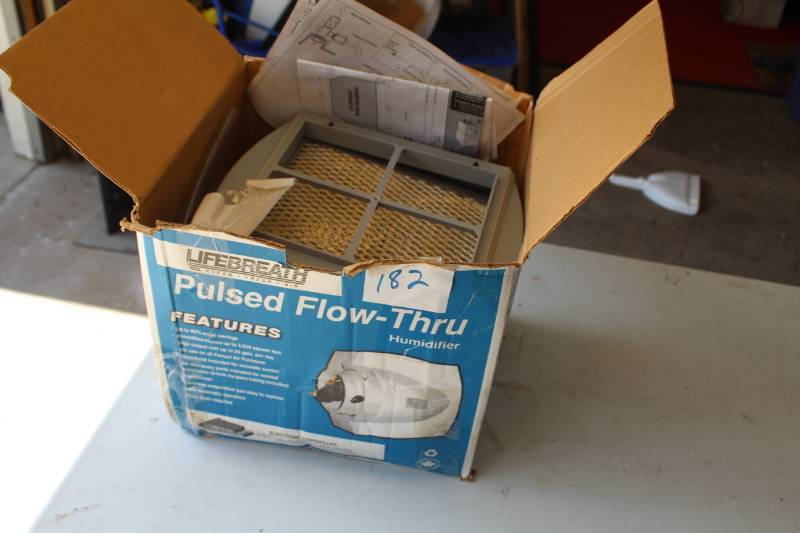 lot 258 image: Life Breath Pulsed Flow-Thru Humidifier