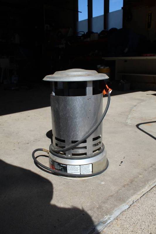 lot 296 image: Coleman Commercial Heater Convection Space Heater 30000-80000 BTU