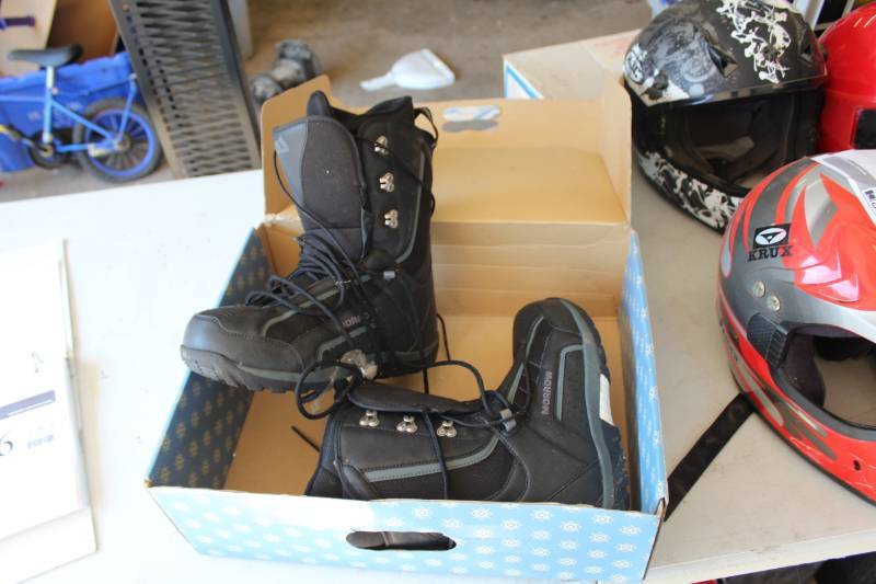 lot 274 image: Morrow Snowboard Boots