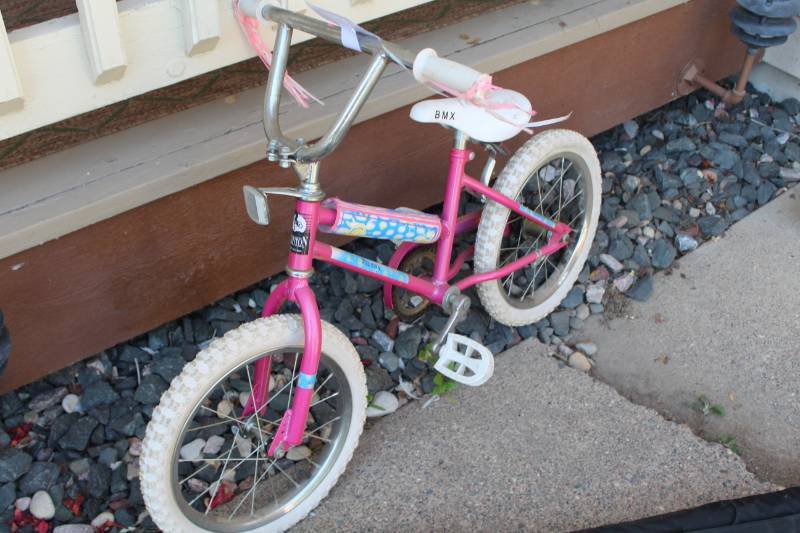 lot 299 image: Sassy Girls BMX Bike