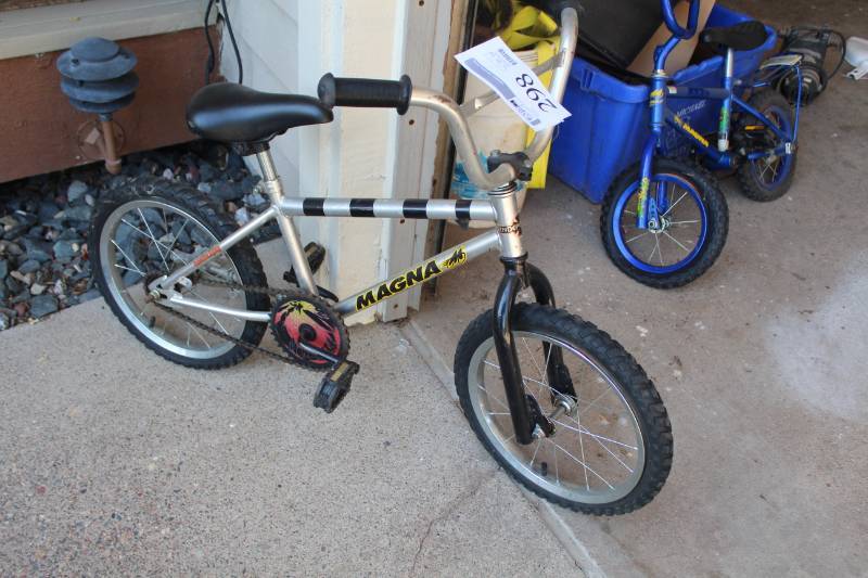 lot 298 image: Magna Dirt Bike