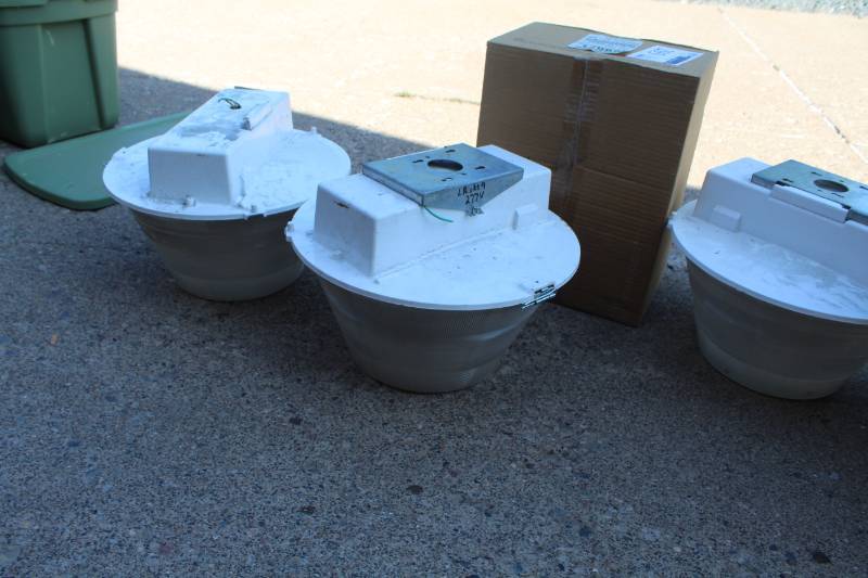 lot 293 image: Lot of (3) Cooper Lighting Industrial Metal Halide Lights with 12-Bulbs
