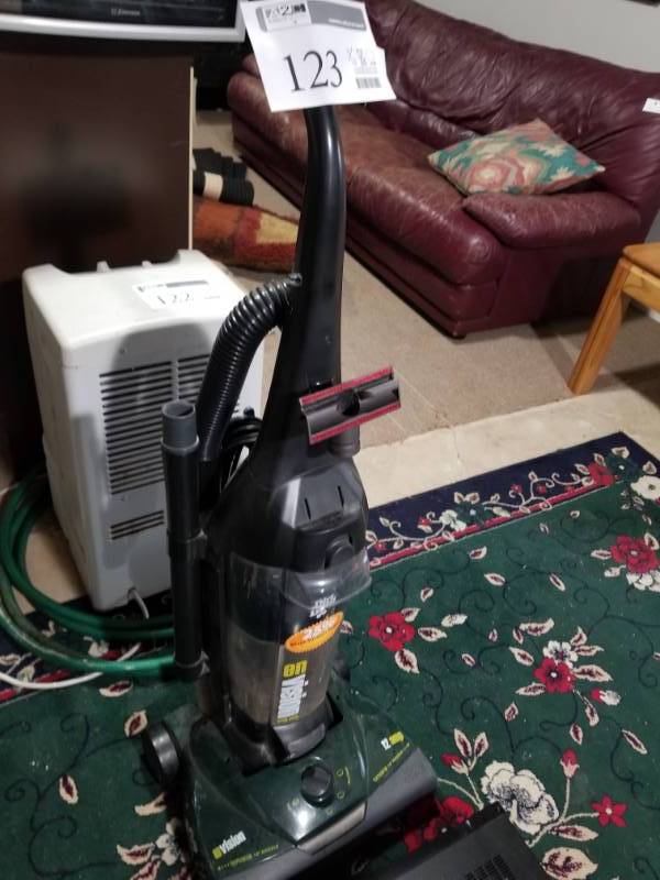 lot 123 image: Royal Dirt Devil Upright Canister Vacuum