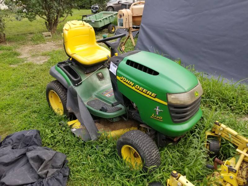 lot 57 image: John Deere L130 Automatic Lawn Tractor