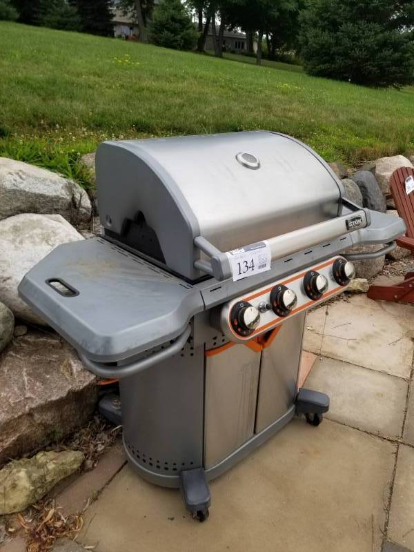 lot 134 image: Stok Quattro Stainless Steel 4-Burner Gas Grill