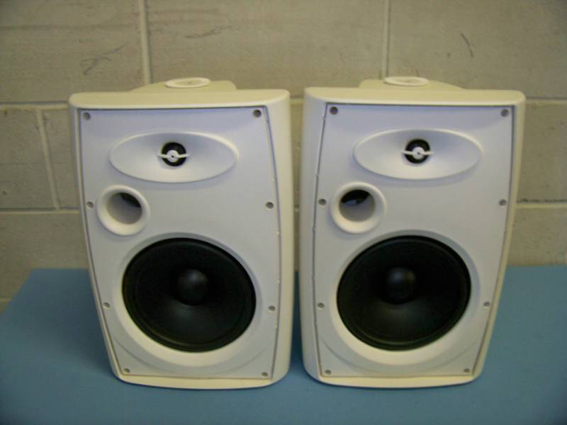 lot 17 image: MCM Electronics, 50-8890, IndoorOutdoor Speakers with Mounting Brackets