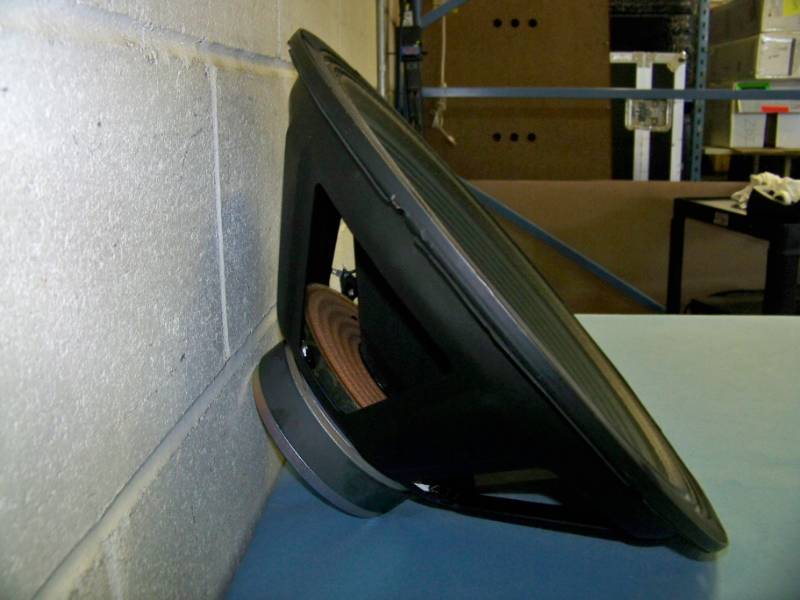 lot 88 image: Electro-Voice (EV), EVS-18K, 8 Speaker